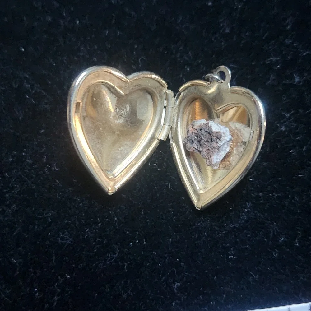 Vintage Gold Tone Etched‎ Double Heart Locket Pendant Charm